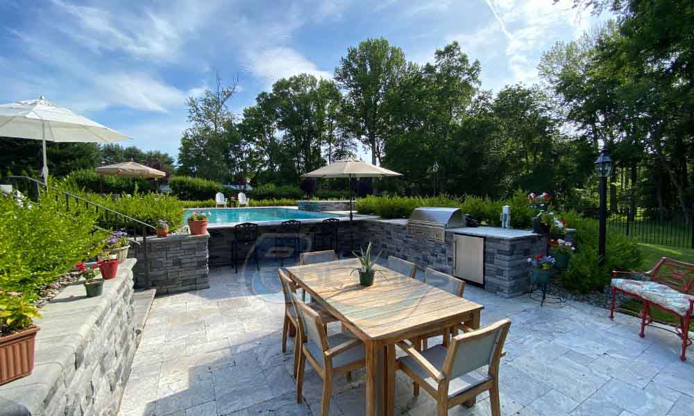 Pool Feature - Sitting Area