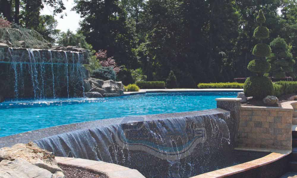 Pool Feature - double fountain
