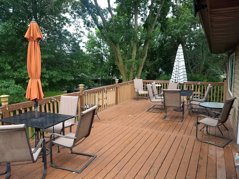 Huge deck for entertaining