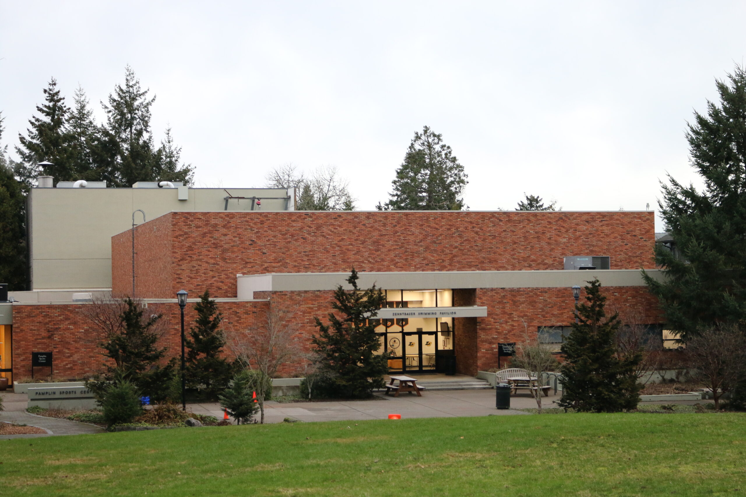 Photo of Zhentbauer from the glade-side entrance