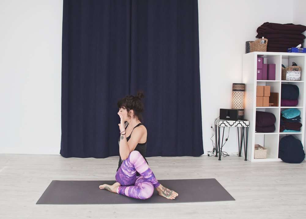 YOGA〜 Cool yoga poses everyone should do | Mostly Amélie