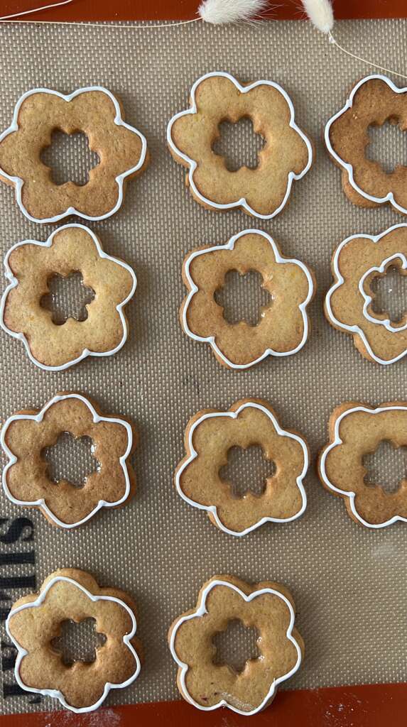 decorating spring flower cookies