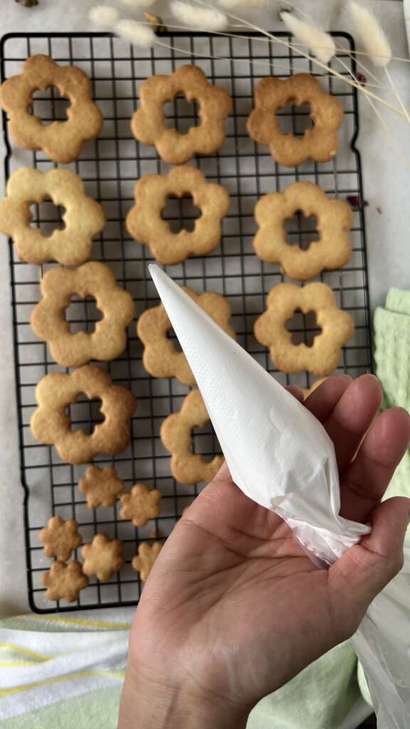 decorating spring flower cookies