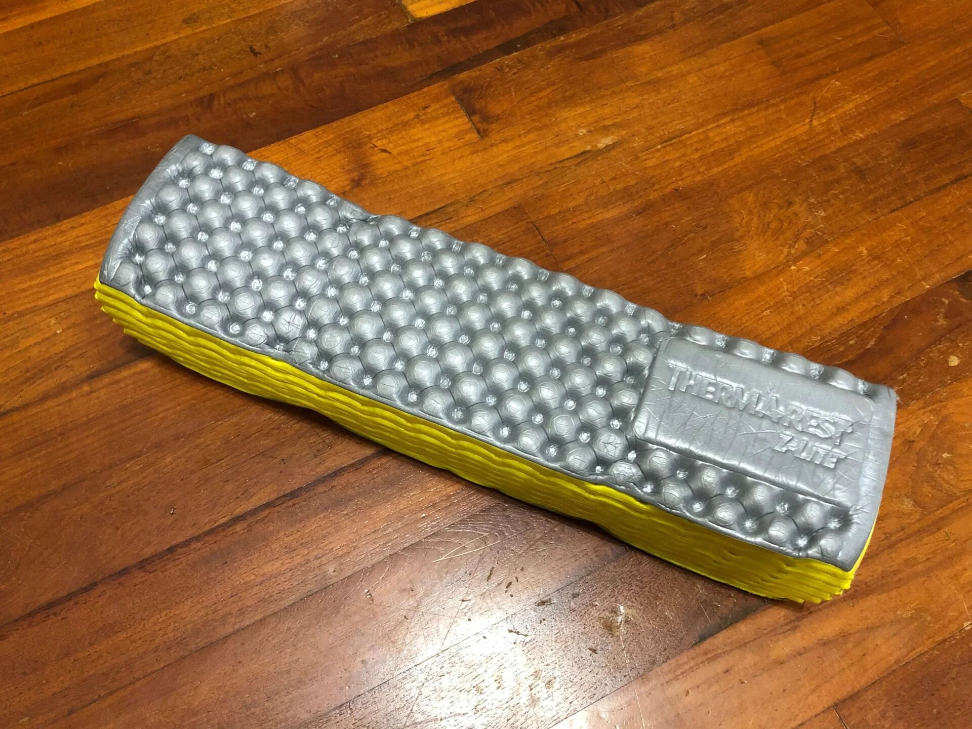 0日以上使用 パッと広げてサッと撤収できるコスパ最高のマット Zライトソル モトカン