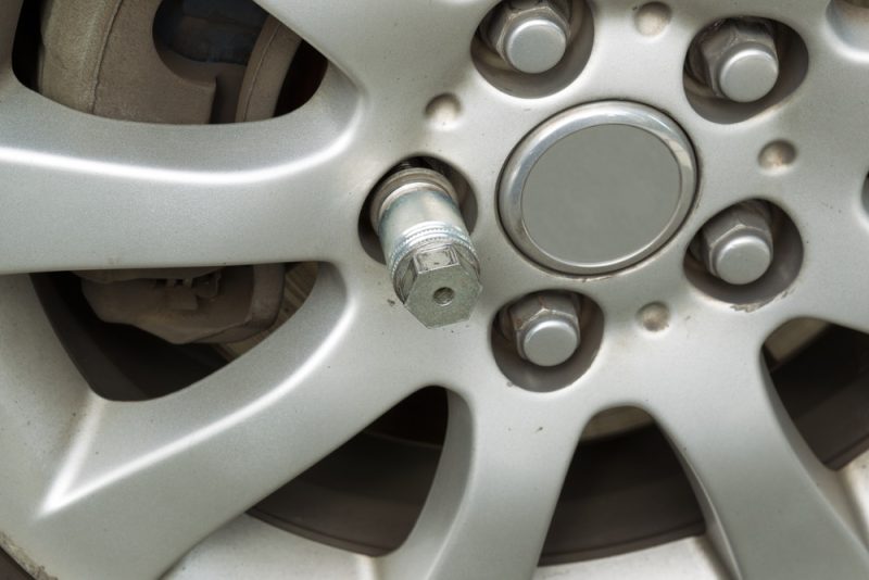 Do all cars have locking wheel nuts? (checked)
