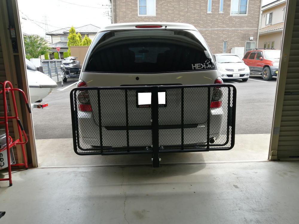 ギガテックス・モータースマツダ MPV (LW3W) にヒッチメンバーの