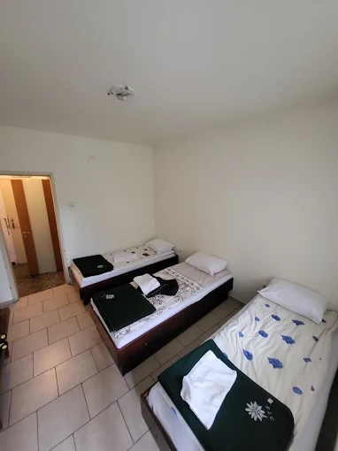 Trigradski Skali Hut rooms