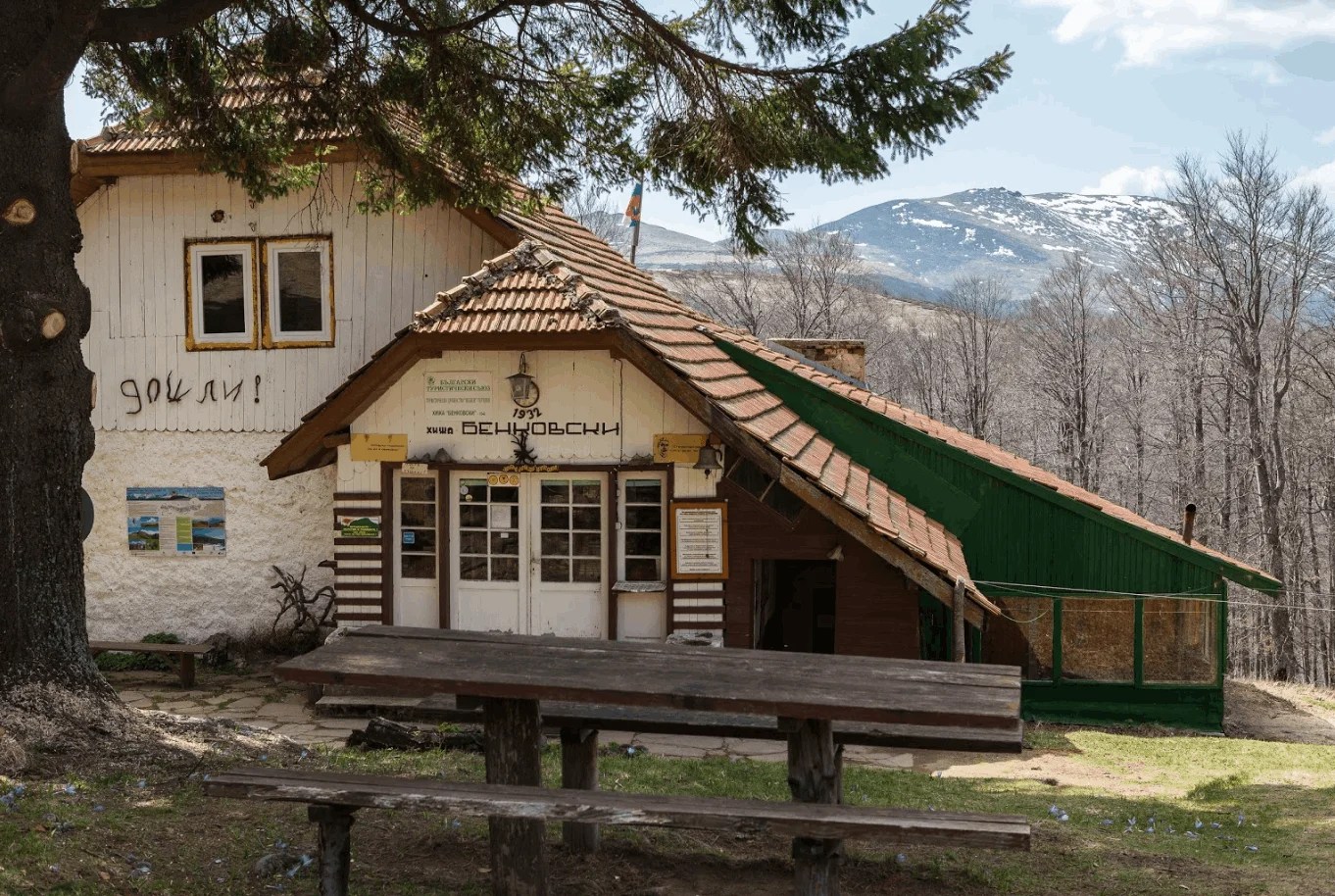 Benkovski hut