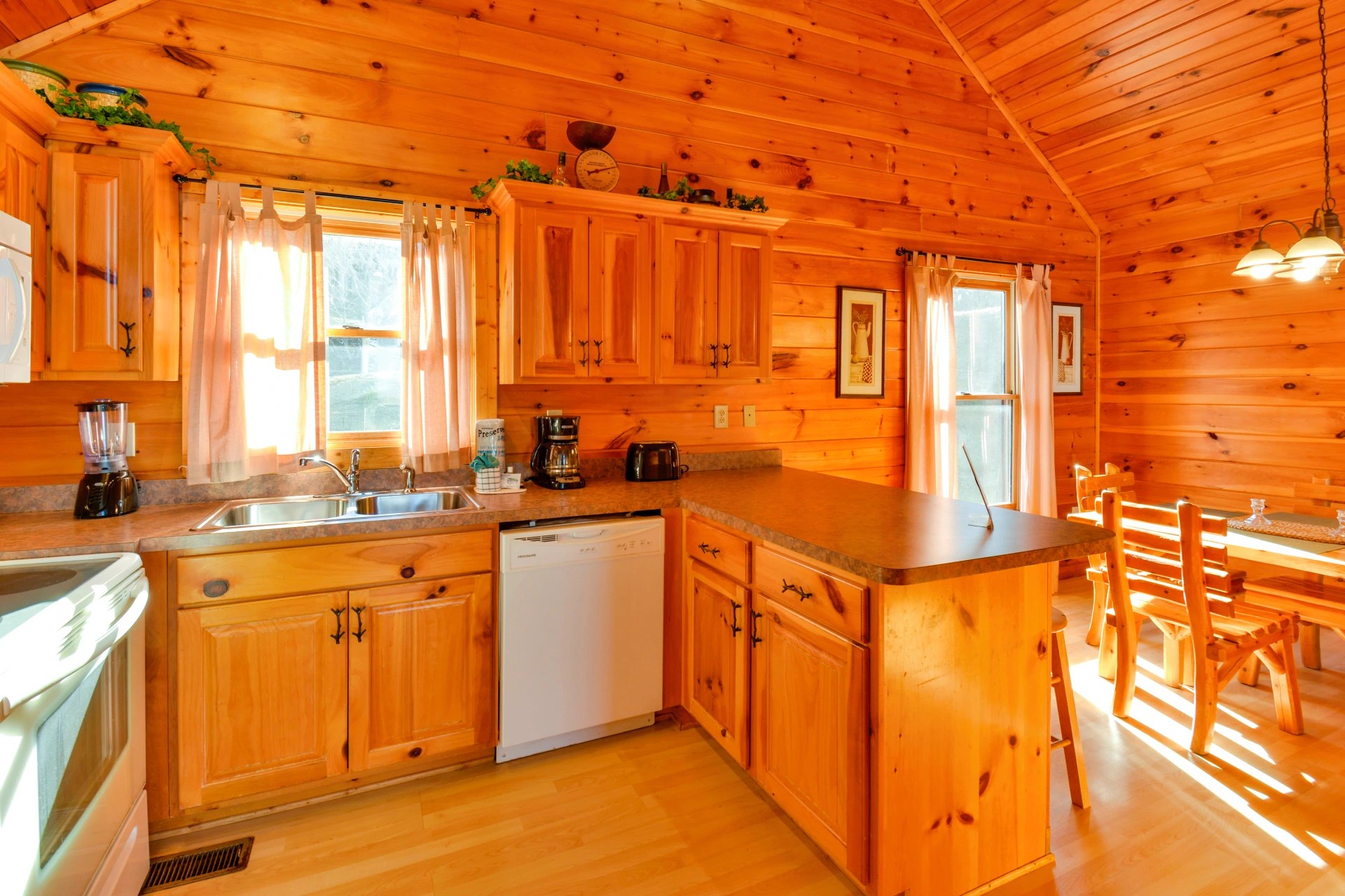 Airbnb and VRBO management for cabin owners in Gatlinburg, Sevierville, and Pigeon Forge