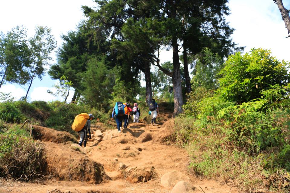 Ini Tips Atasi Pegal Setelah Mendaki Gunung Mounture Com