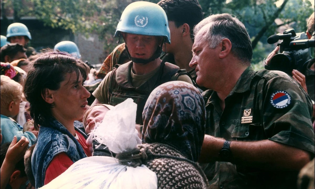 Morre o criminoso de guerra Mladic; relembramos Srebrenica