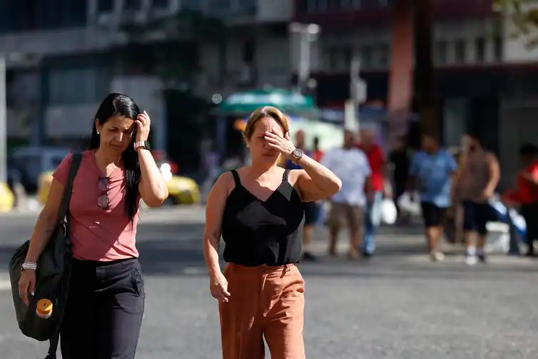 Estudo prevê até 13,3 mil mortes no Brasil com calor do Super El Niño