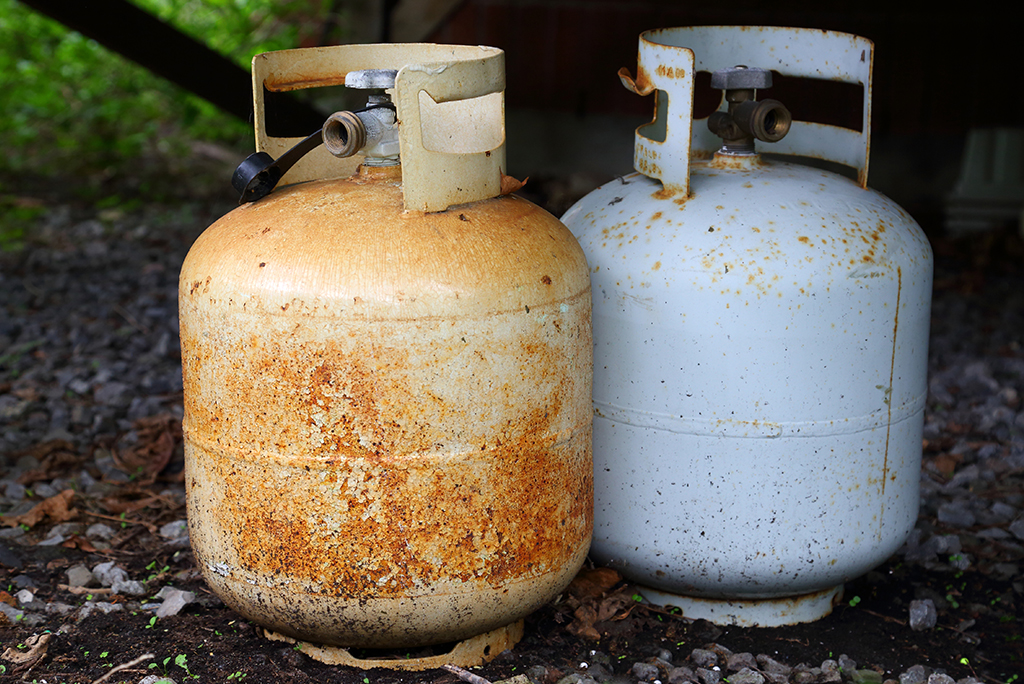 How to Dispose of Hazardous Waste Before You Move - Moving.com