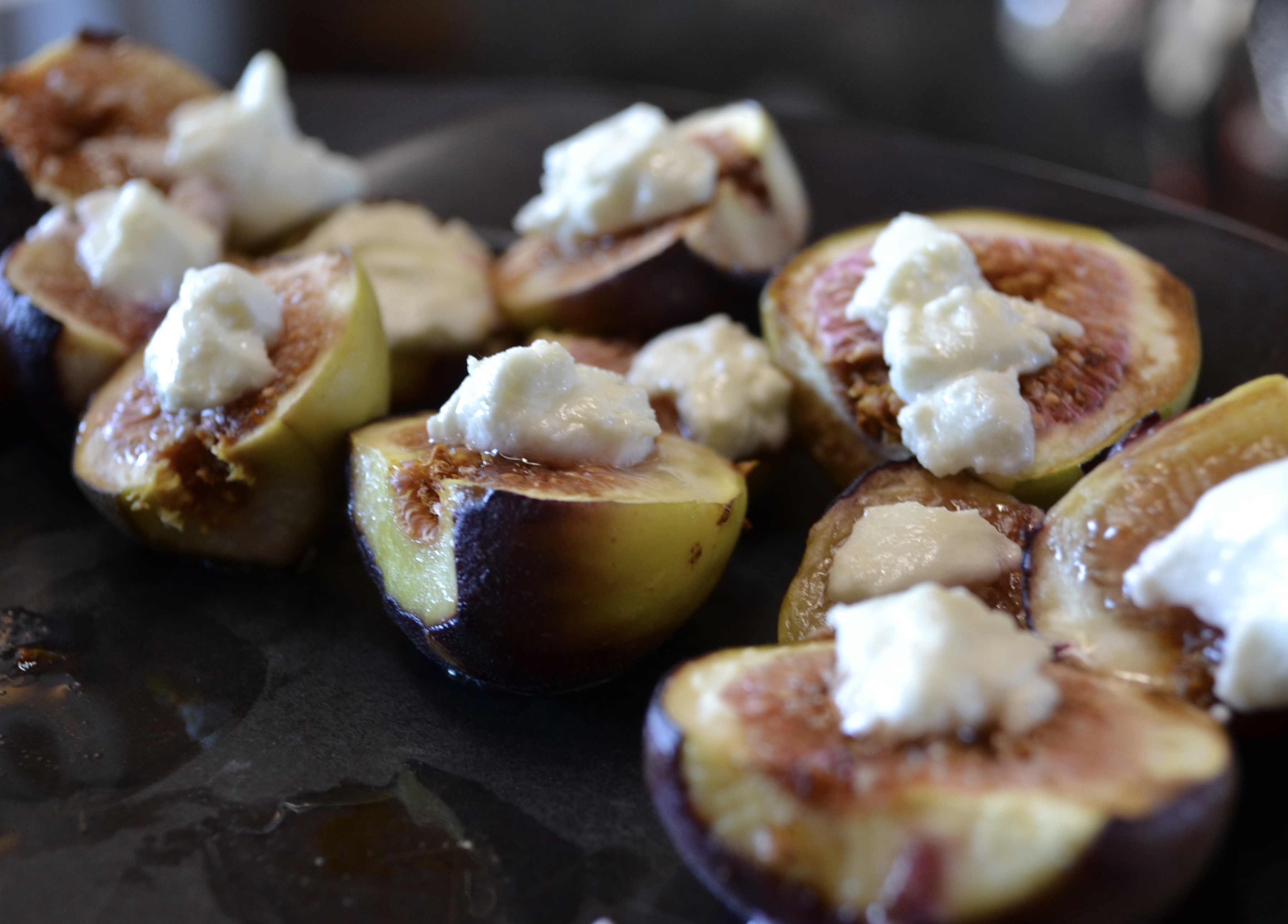 Easy Grilled Figs and Goat Cheese