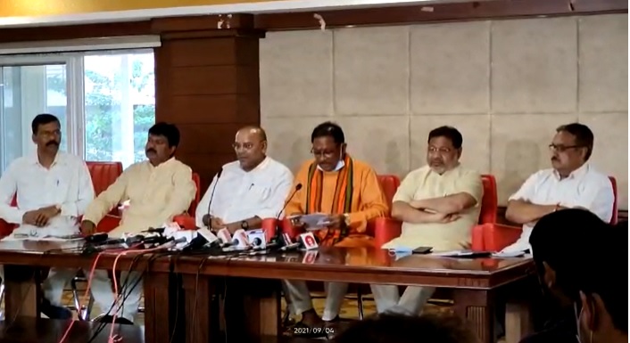 प्रभारी के बयान पर सफाई: डी. पुरंदेश्वरी के ‘थूकने’ वाले बयान पर BJP ने कहा- ऐसा कार्यकर्ताओं में जोश भरने के लिए कहा था, कांग्रेस पर भ्रम फैलाने का लगाया आरोप