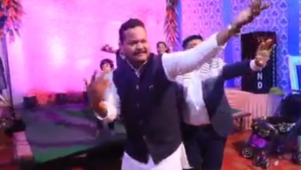 शहडोल के BJP विधायक ने ‘गमछा गिरी गिरी जाए’ गाने पर जमकर किया डांस, VIDEO सोशल मीडिया पर VIRAL