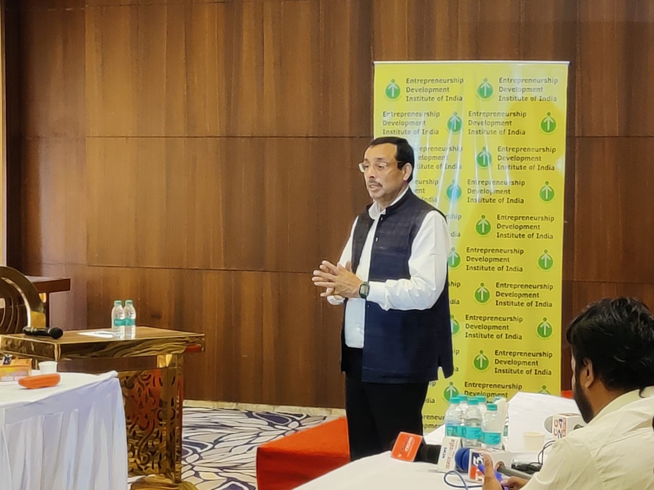 राजधानी में IDII प्रेस कॉन्फ्रेंस : महानिदेशक डॉ. सुनील शुक्ल ने कई उद्यमिता की परियोजनाओं पर की चर्चा, 8000 से अधिक आजीविका उद्यमियों को मिला बढ़ावा