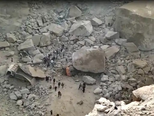 नए साल में मौत का मंजर: पहाड़ धंसने समेत तीन बड़े हादसे में 22 लोगों की मौत, देखिए तबाही की खौफनाक तस्वीर