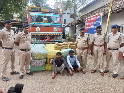 MP के गांजा तस्कर CG में गिरफ्तार:  2 करोड़ के गांजे की तस्करी, तरबूजों से भरी गाड़ी खुली तो पुलिस के उड़े होश, जानिए कौन हैं नशे के सौदागर ?