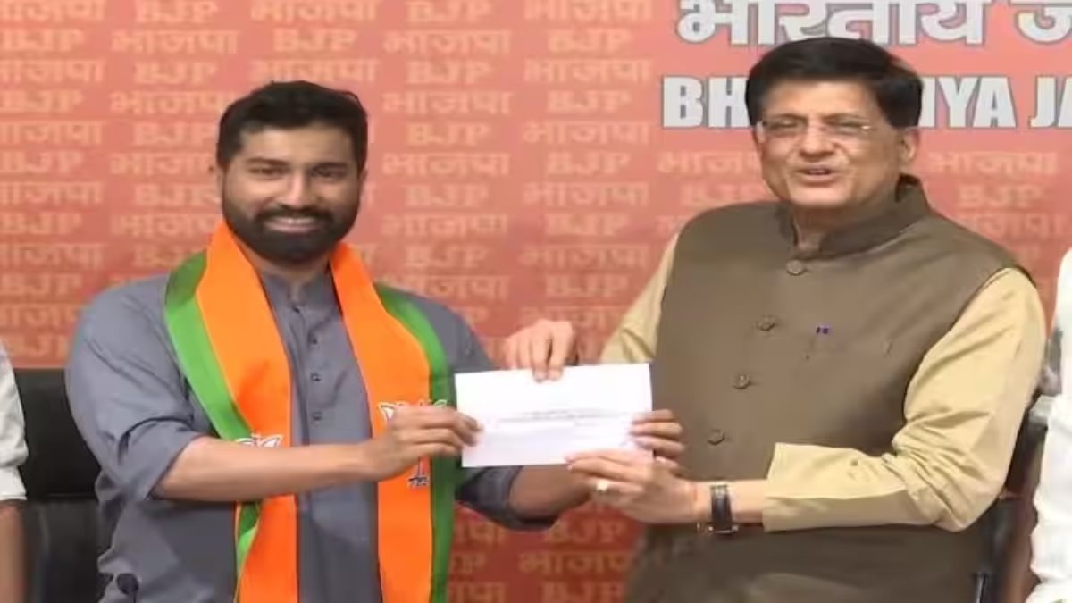 BIG BREAKING: चुनाव से पहले कांग्रेस को जोर का झटका, पूर्व केंद्रीय मंत्री AK Antony के बेटे Anil Antony BJP में शामिल