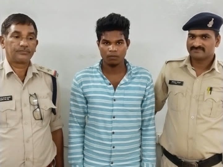 जेल से निकला तो गांजा बेचने लगा बदमाश: बैग में छिपाकर तलाश रहा था ग्राहक, पुलिस ने 2 लोगों को धर दबोचा