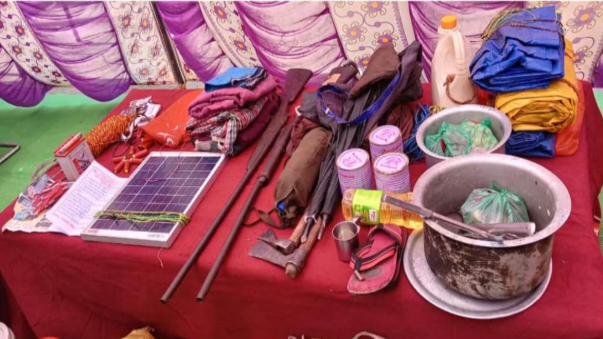 गरियाबंद NAXAL BREAKING: बॉर्डर में पुलिस-नक्सली मुठभेड़, धड़ाधड़ फायरिंग से दुम-दबाकर भागे नक्सली, भारी मात्रा में ये सामान जब्त