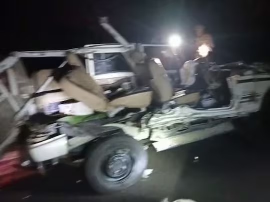 ACCIDENT BREAKING: बोलेरो और ट्रैक्टर में जबरदस्त टक्कर, 3 महिला समेत 5 लोगों की मौत, एक्सप्रेस-वे पर बिछ गई लाशें