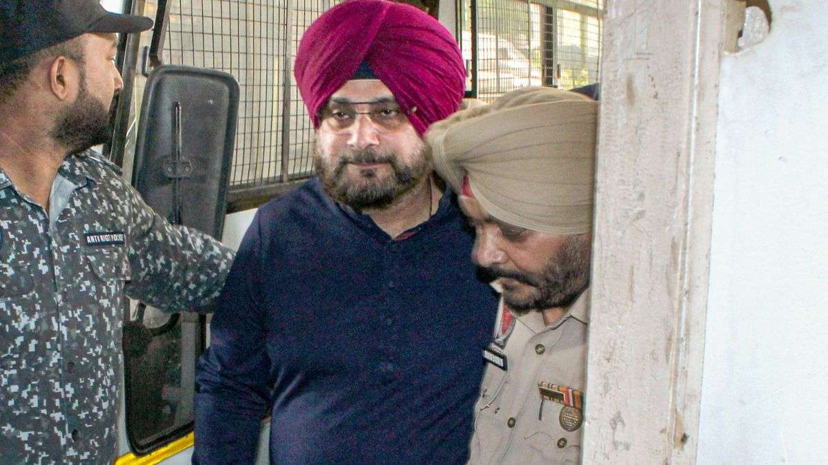 BIG BREAKING: Navjot Singh Sidhu 10 महीने बाद जेल से रिहा, जानिए 2 महीने पहले कैसे छूटे सिद्धू ?