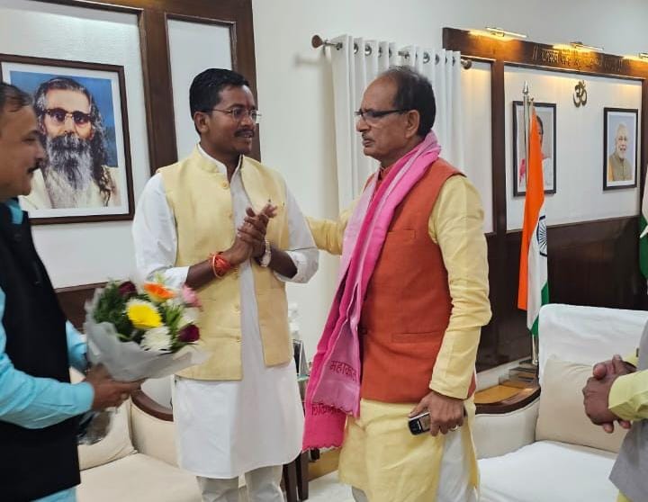 पूर्व CM शिवराज का अमरंकटक दौरा: चुनाव जीतने के बाद पहली बार मां नर्मदा से लेंगे आशीर्वाद, हीरा सिंह श्याम बोले- धर्म नगरी में स्वागत है