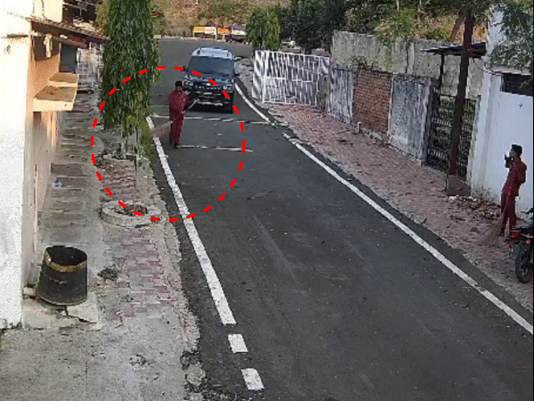 टीआई की कार ने सफाईकर्मी को कुचला; VIDEO: हिट एंड रन कानून की ट्रेनिंग में आए थे, 2 थानेदार सस्पेंड टीआई की कार ने सफाईकर्मी को कुचला; VIDEO: हिट एंड रन कानून की ट्रेनिंग में आए थे, 2 थानेदार सस्पेंड