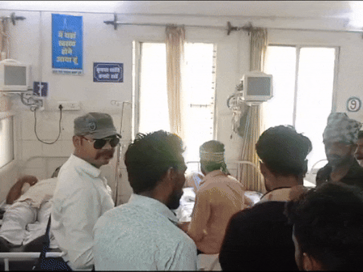 MP में ट्रैक्टर चढ़ाकर 2 लोगों का मर्डर: पूर्व और वर्तमान सरपंच के परिवार में चला कुल्हाड़ी और सब्बल, खून से रंग गई धरती