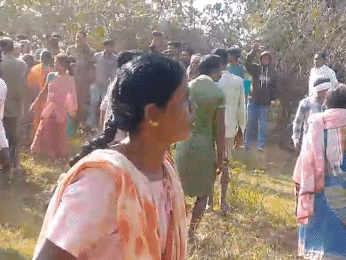 छत्तीसगढ़ में लाश दफनाने को लेकर बवाल: ईसाई और आदिवासी समाज भिड़ा, कांग्रेस नेता बोले-क्या श्मशान घाट में शव दफनाना जुर्म है ?