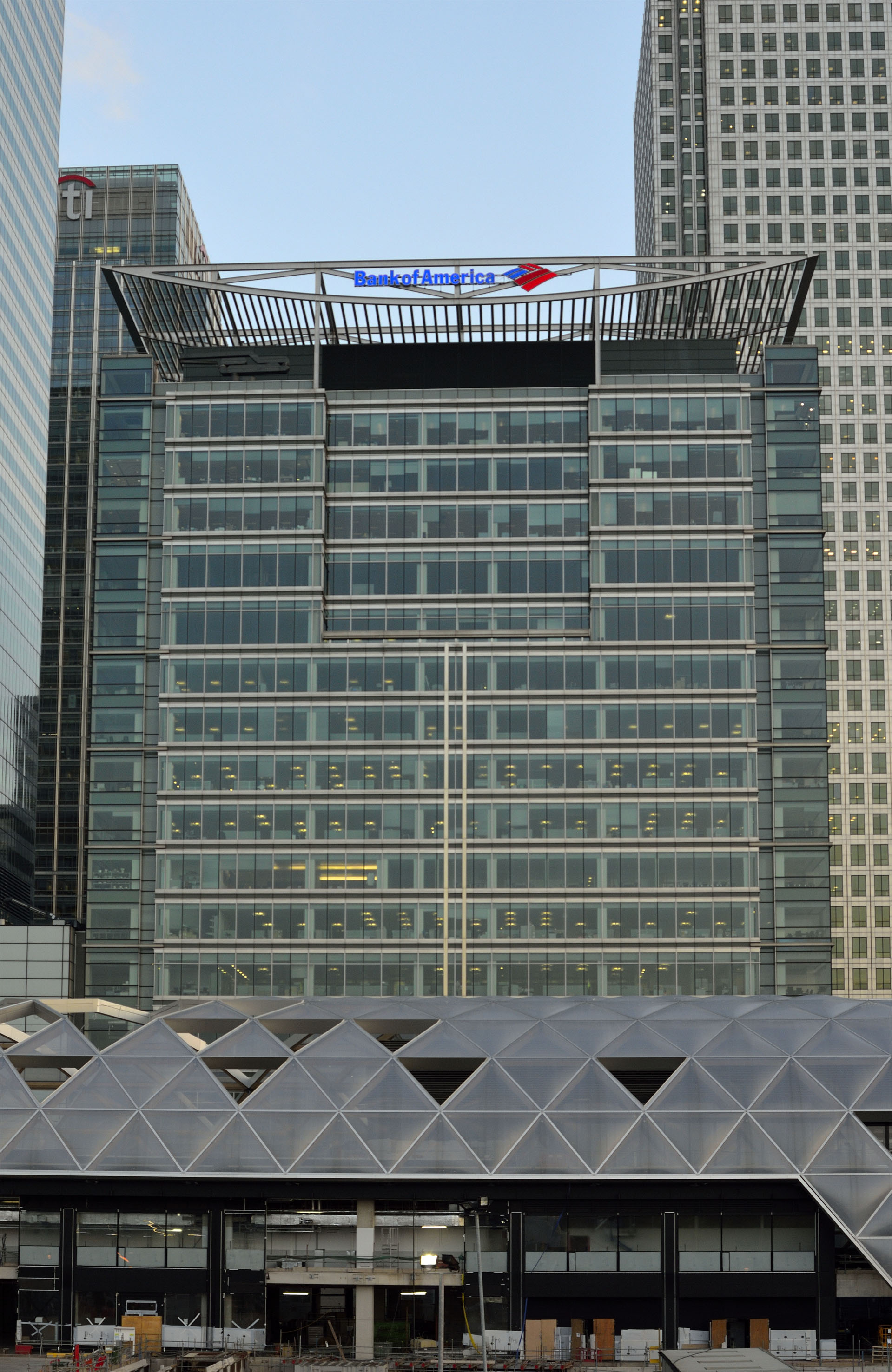 5 canada square, london, e14 5aq. 5 Canada Square Mpg