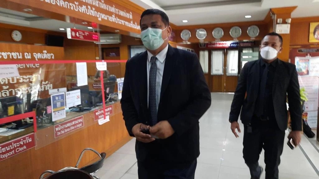 เวลา 13.00 น.วันที่ 7 มีนาคม นายสันธนะ ประยูรรัตน์ อดีตนายตำรวจสันติบาล ได้เดินทางมาที่ สภ.เมืองนนทบุรี เพื่อนำเอกสารหลักฐานคดี น.ส.นิดา หรือ . 5zcms6e6agfgm