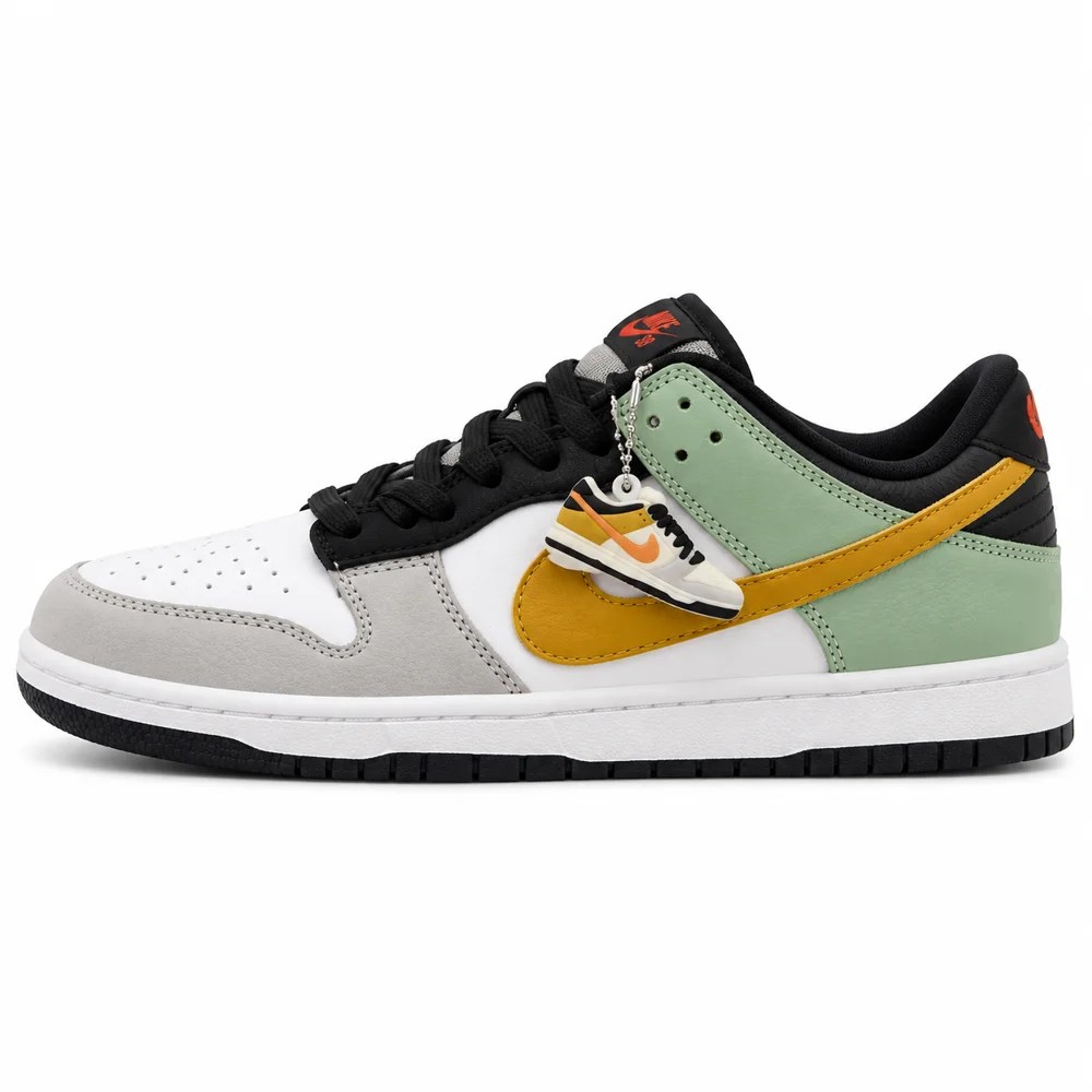 كوتشي نايك Sp Dunk Low Pro أبيض حريمي