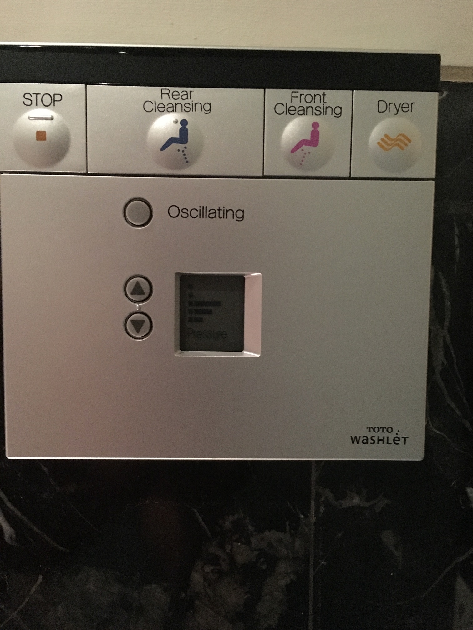 airport restroom reviews