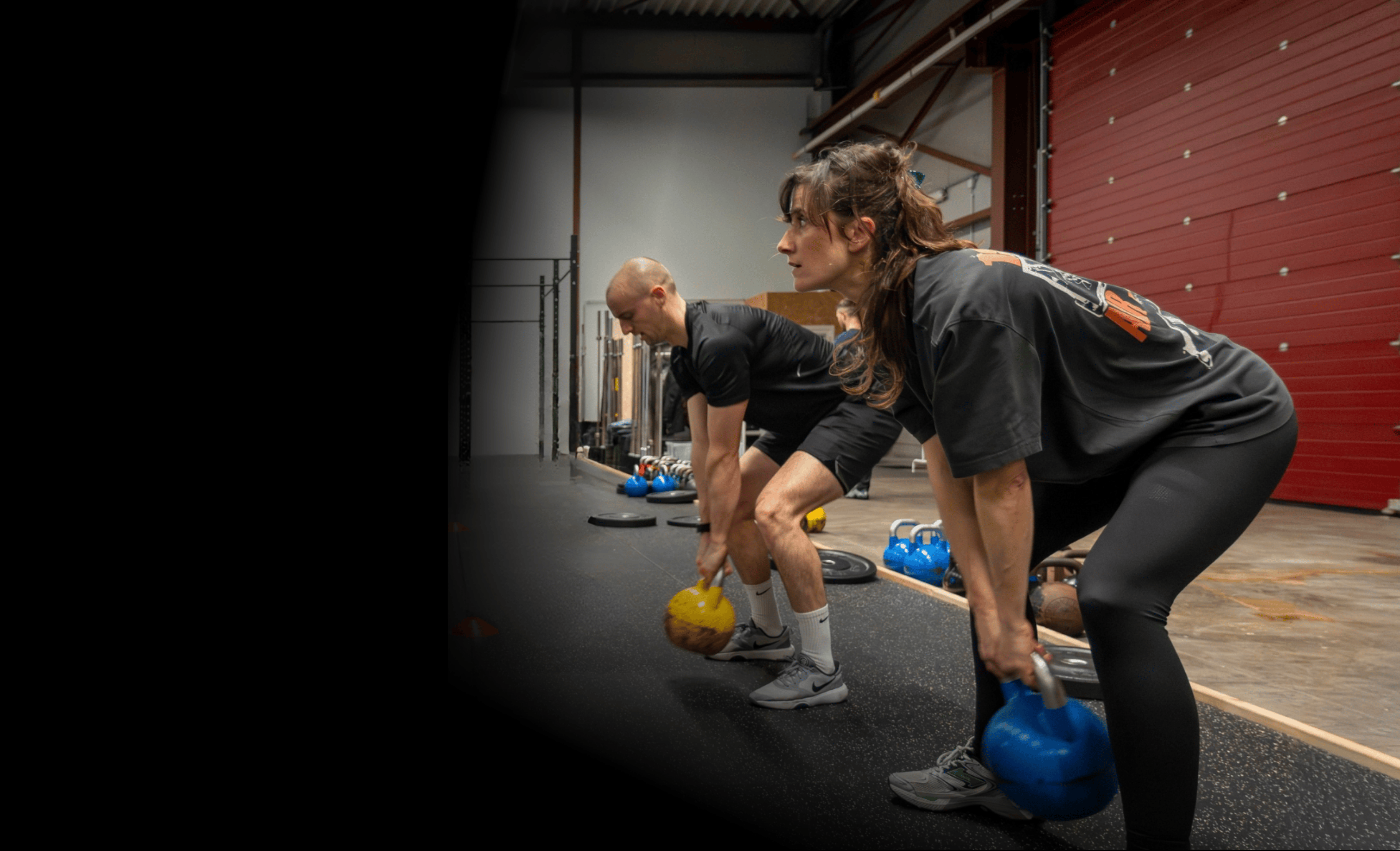 Sporters trainen met gewichten in de MSA sportzaal