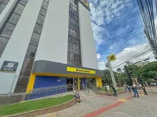 Bancários fazem paralisação nacional de 24 horas no dia do vale e pressionam Fenaban por reajuste