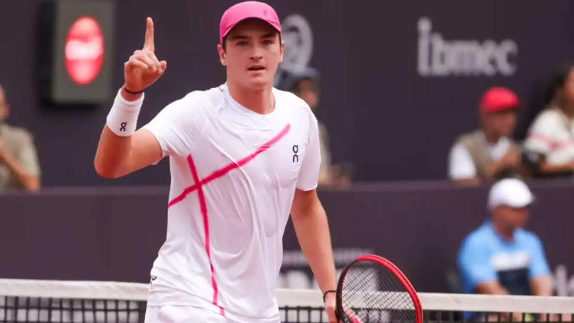 João Fonseca anuncia que está fora do US Open devido a lesão