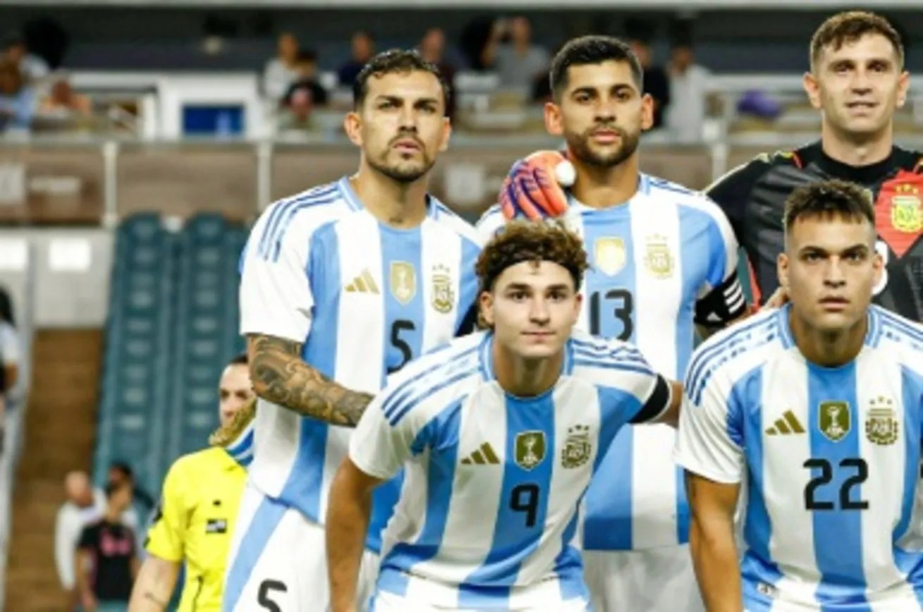 Messi no camarote vê vitória da Argentina sobre a Venezuela em amistoso em Miami