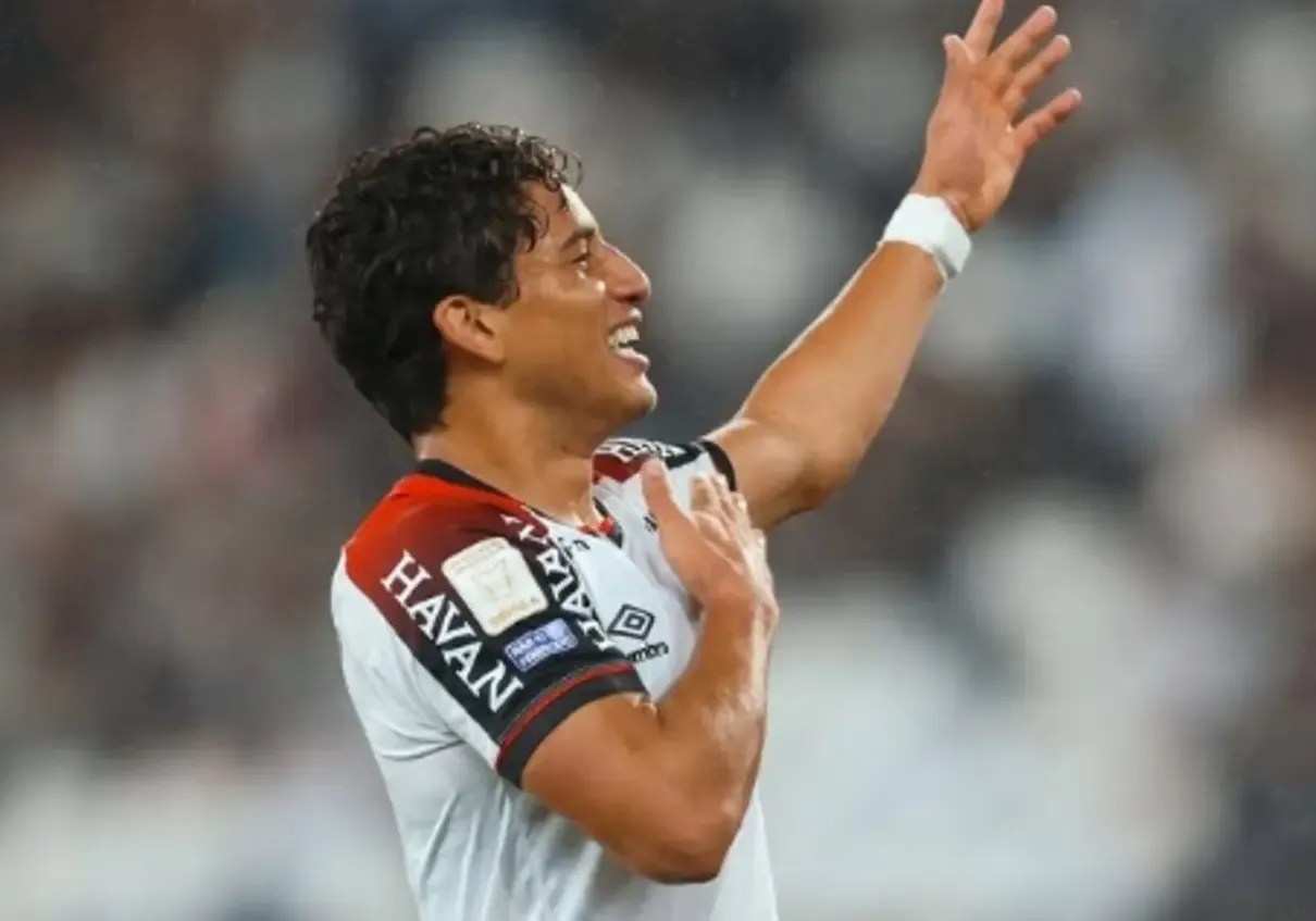 Athletico-PR vence Botafogo e se aproxima do vice-líder do Brasileirão 2023