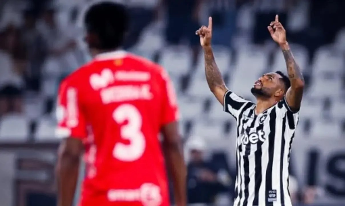 Torcida do Botafogo no Engenhão durante jogo contra o Cienciano pela Sul-Americana