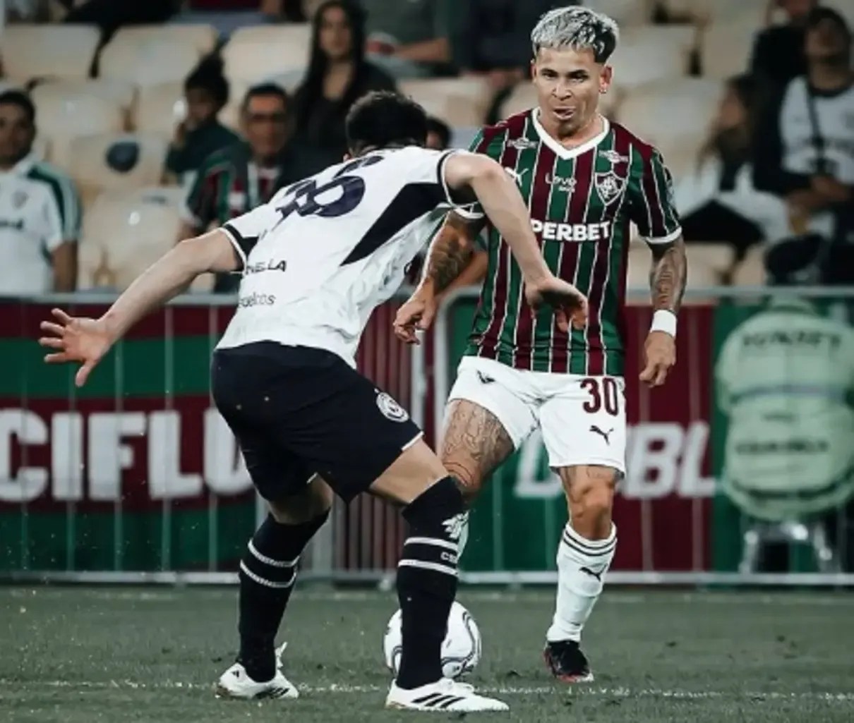 Torcida do Fluminense vaia time no Maracanã após empate sem gols com Rivadavia pela Libertadores