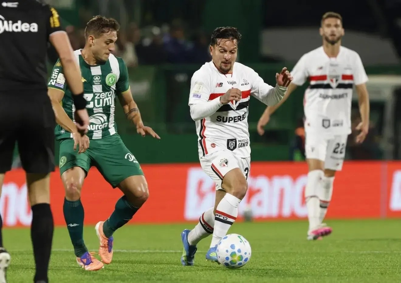 São Paulo perde para Chapecoense em partida do Brasileirão 2026