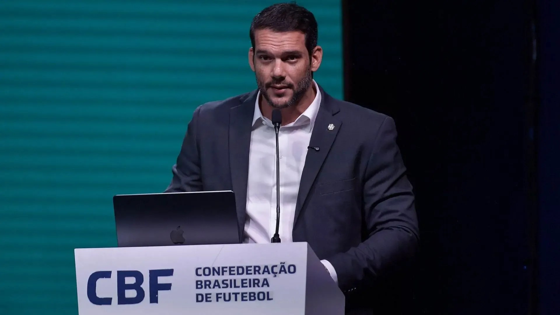 Presidente da CBF Samir Xaud vistoria obras do Morenão e inaugura centro de futebol em Campo Grande