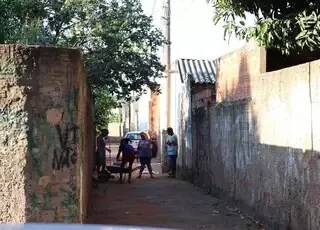 Irmã de Gilmar diz que ele foi morto por prazer em beco no Bairro Tiradentes, em Campo Grande