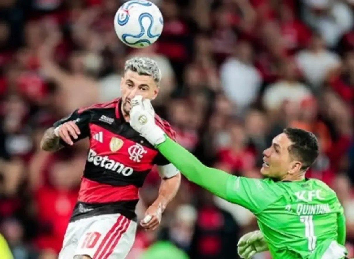 Torcida do Flamengo no Maracanã durante jogo da Libertadores contra o Independiente del Valle