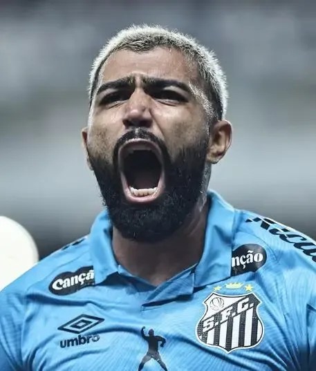 Gabigol comemora gol da vitória do Santos sobre o Remo no Mangueirão pelo Brasileirão