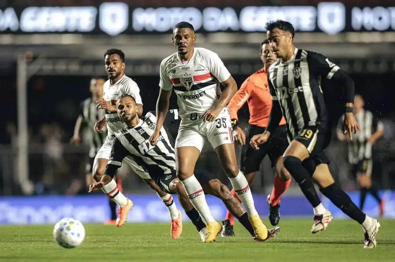 São Paulo comemora vitória sobre Atlético-MG no MorumBis que encerrou jejum de 10 jogos no Brasileirão