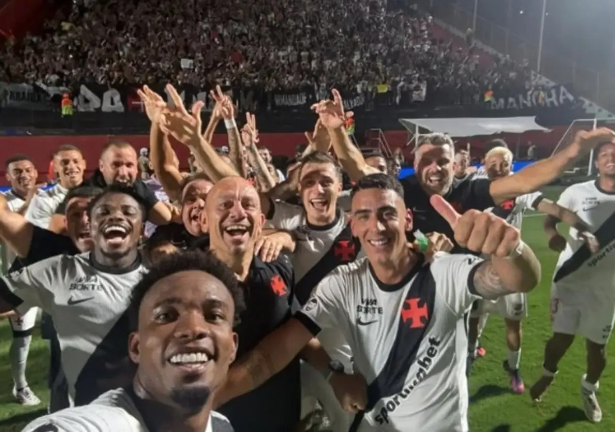 Vasco segura pressão no Barradão, vence Vitória e avança às semifinais da Copa do Brasil